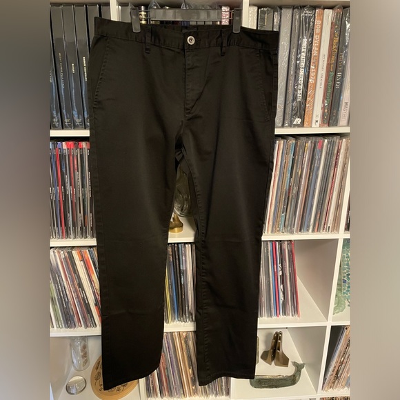 RVCA WEEKEND CHINO. - Picture 1 of 4